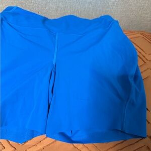 Lululemon 
Worn 1 time 
Size 10 
Like new 
Base Pace High Rise Shorts 6”